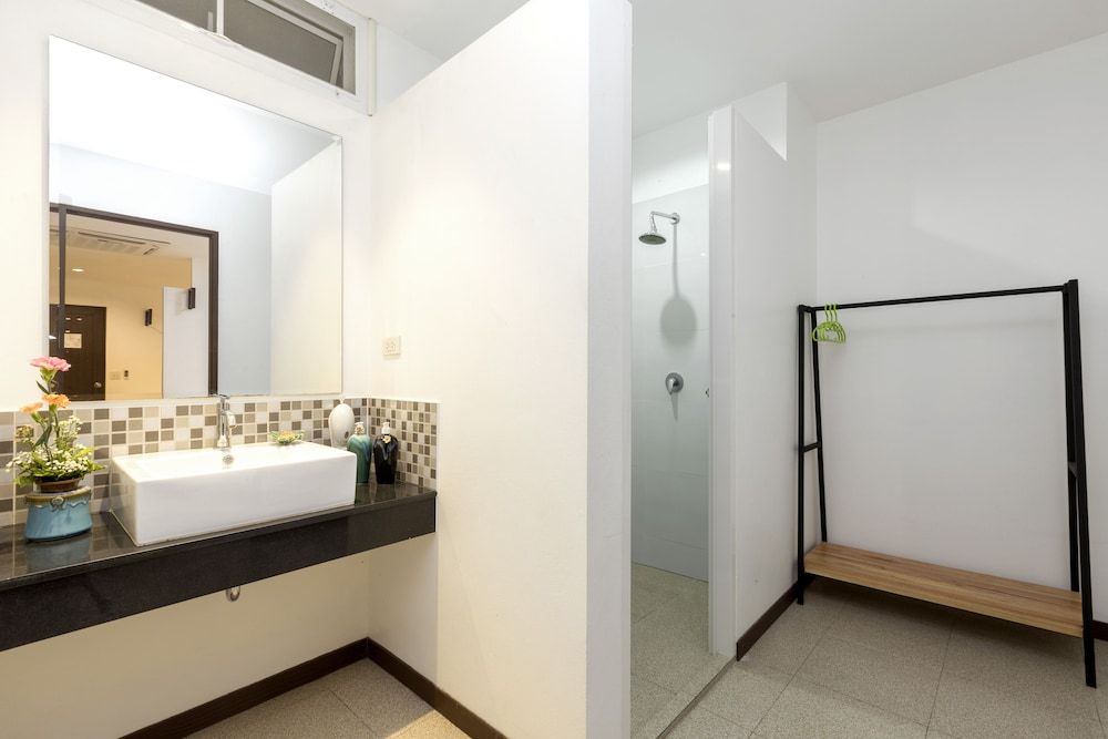 The Lantern Hostel and SPA Deluxe Suite (6 Adults) 5