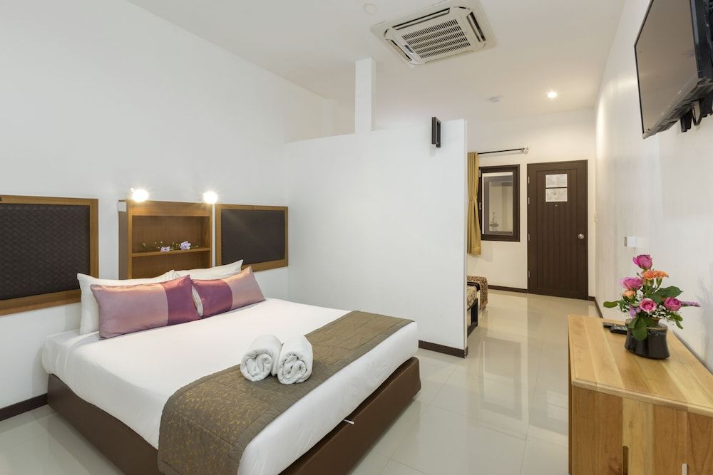 The Lantern Hostel and SPA Deluxe Suite (2 Adults and 1 Child under 6 years old sleeping for free in existing beds) 4