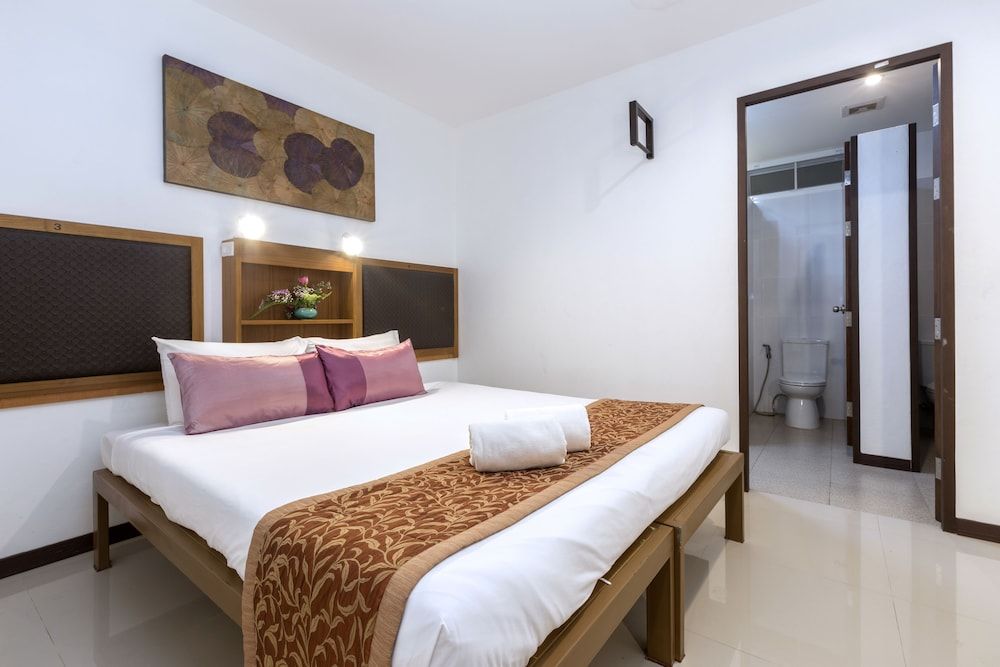The Lantern Hostel and SPA Deluxe Triple Suite (3 adults and 1 child under 6 years old sleeping for free in existing beds) 2
