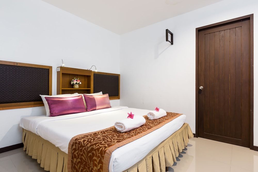 The Lantern Hostel and SPA Deluxe Suite (2 Adults and 1 Child under 6 years old sleeping for free in existing beds)