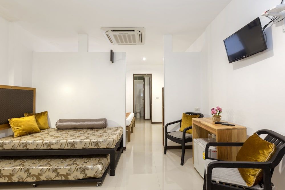 The Lantern Hostel and SPA Deluxe Triple Suite (3 adults and 1 child under 6 years old sleeping for free in existing beds) 6