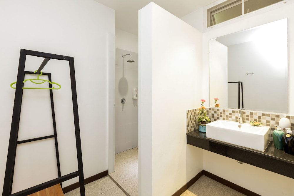 The Lantern Hostel and SPA Deluxe Triple Suite (3 adults and 1 child under 6 years old sleeping for free in existing beds) 4