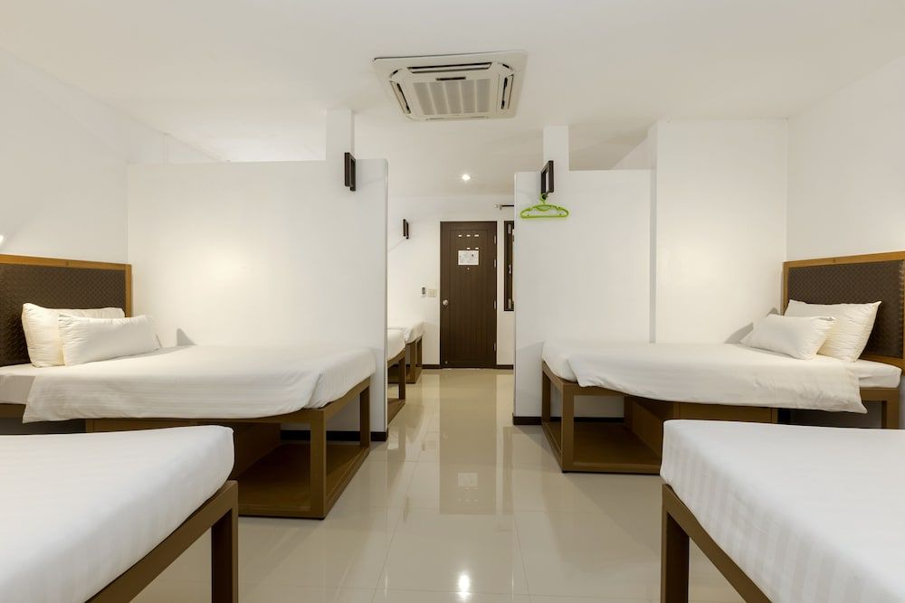 The Lantern Hostel and SPA Deluxe Suite (6 Adults) 3