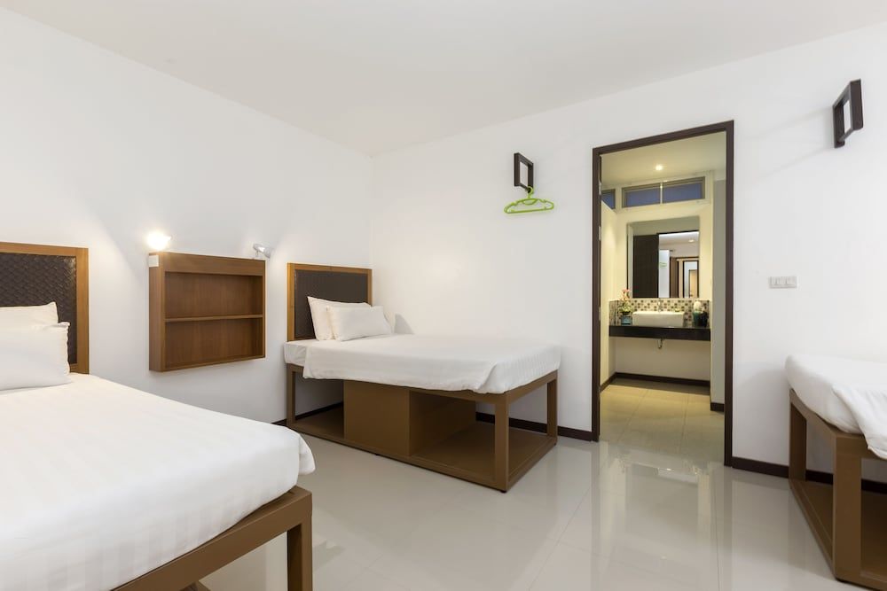 The Lantern Hostel and SPA Deluxe Suite (6 Adults) 2