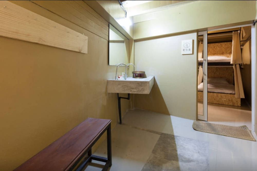 Buri Hotel and Hostel Mixed Dorm 12