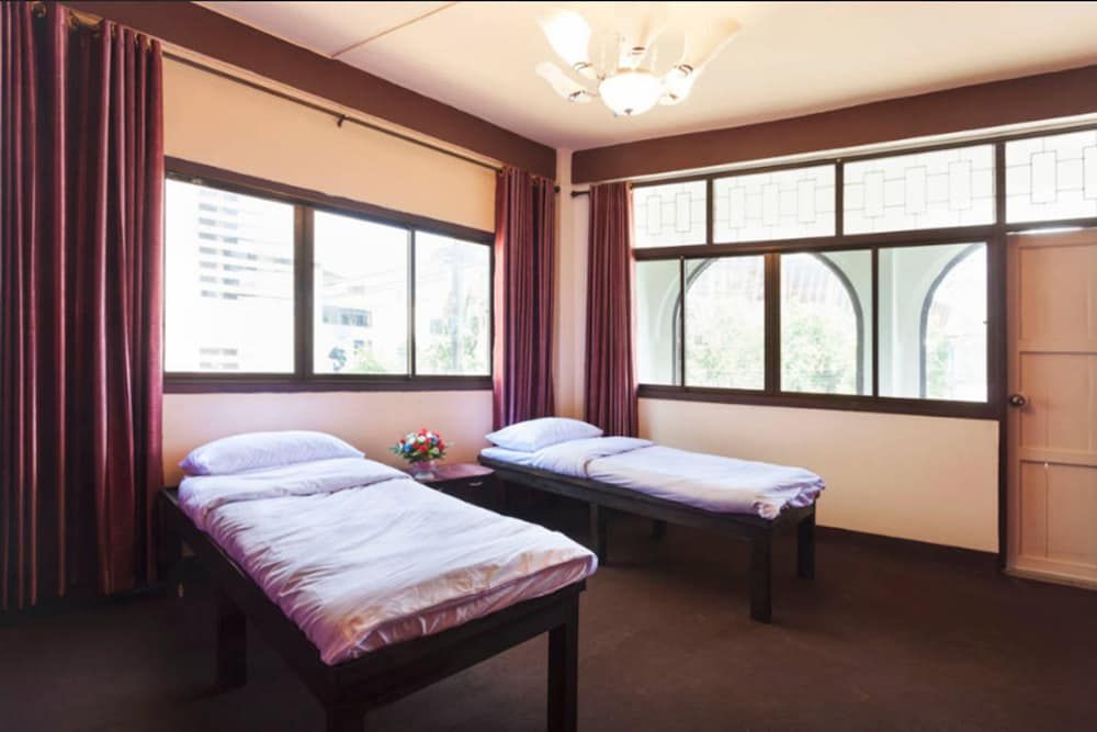 Buri Hotel and Hostel Twin Room 2