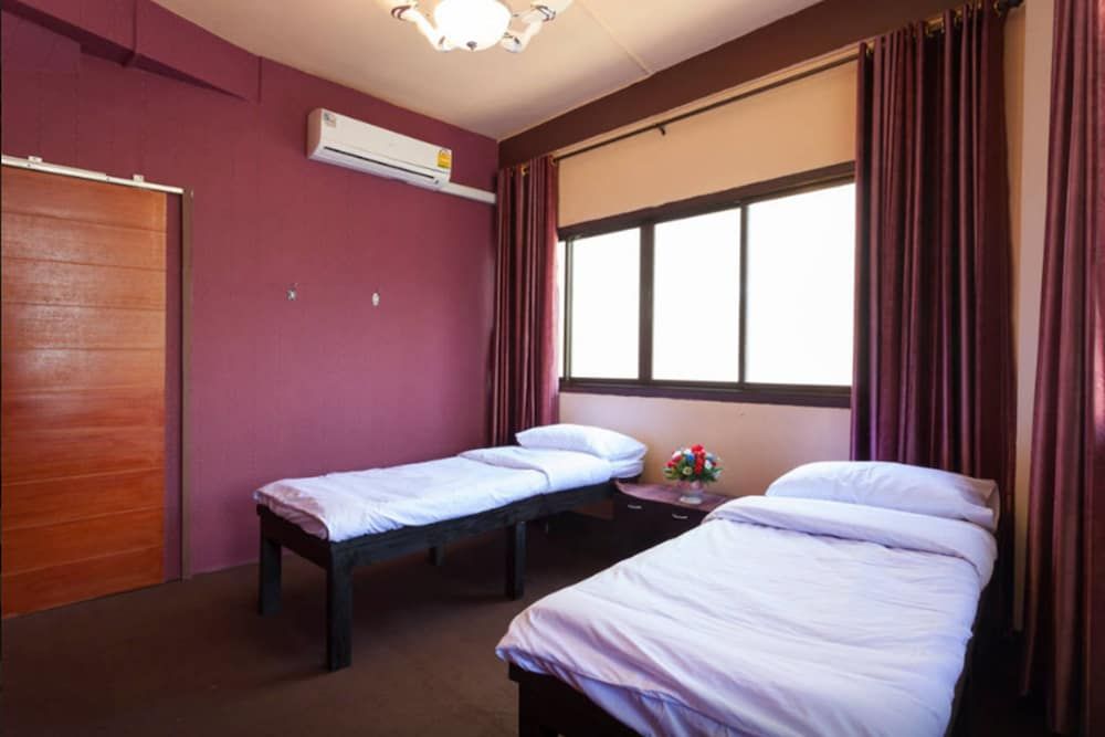 Buri Hotel and Hostel Twin Room
