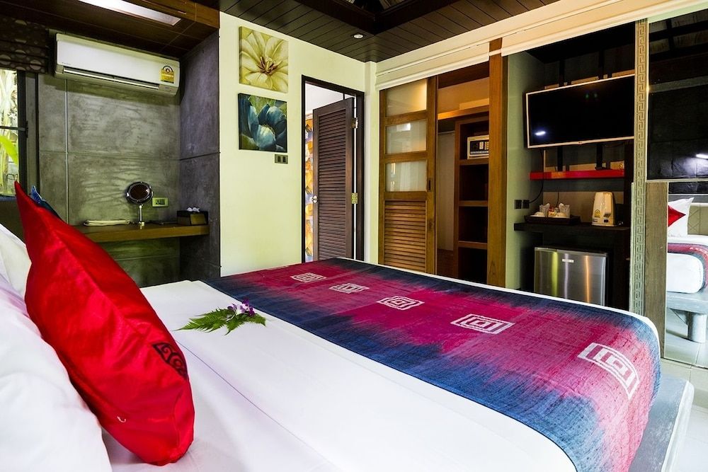 Bangtao Beach Chalet Superior Modern Bungalow 2