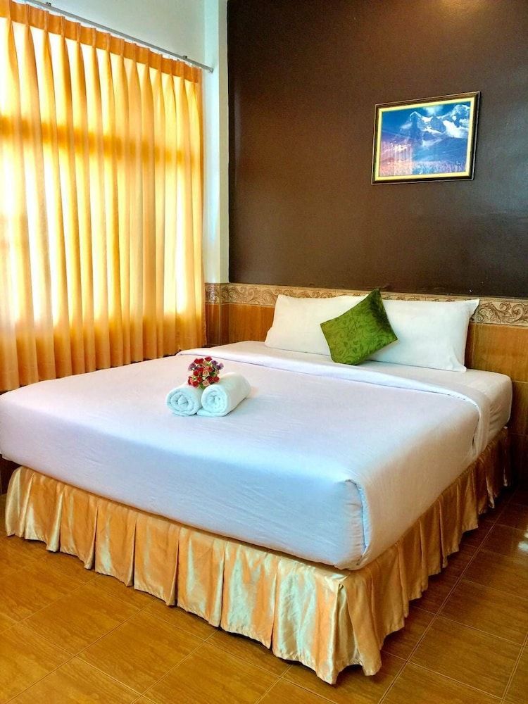 Suriwong Chumphon Hotel Superior Double Room 3