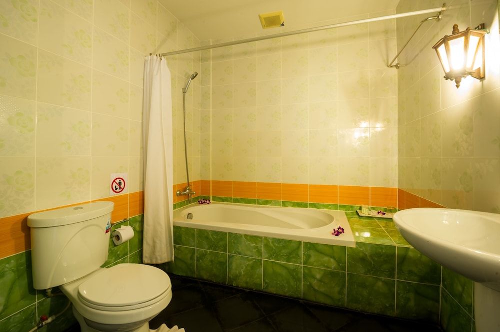 JR Siam Kata Resort Deluxe Double Room, 1 Double Bed, Pool View 5