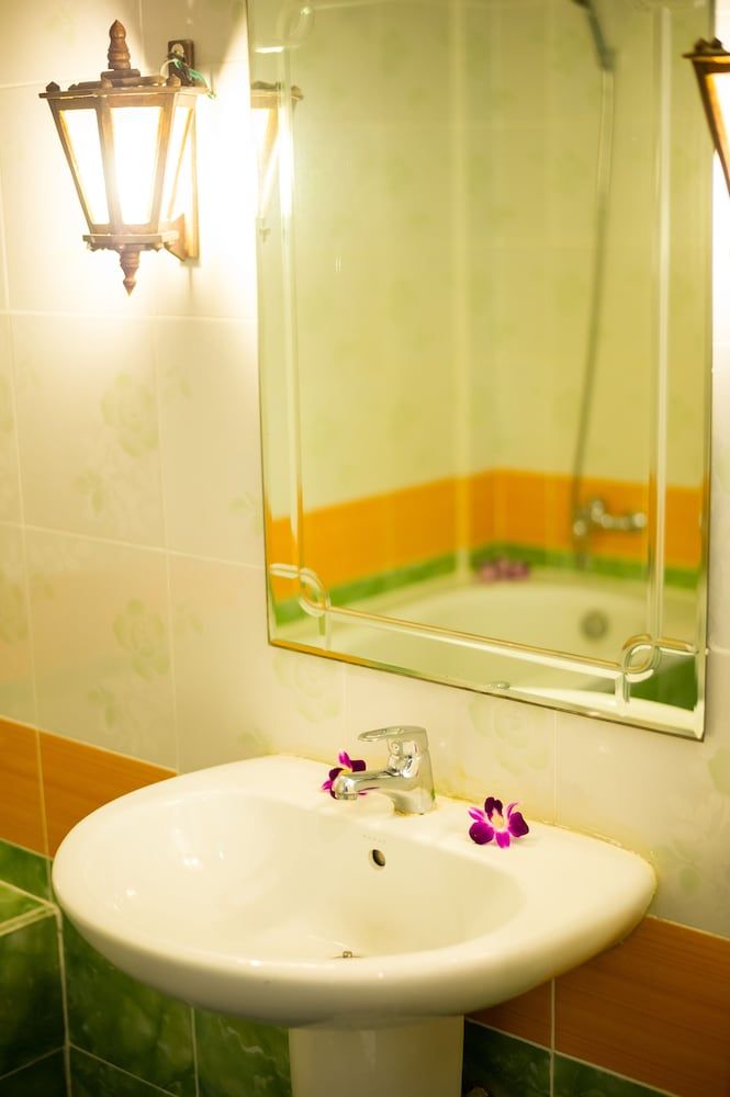 JR Siam Kata Resort Deluxe Double Room, 1 Double Bed, Pool View 6