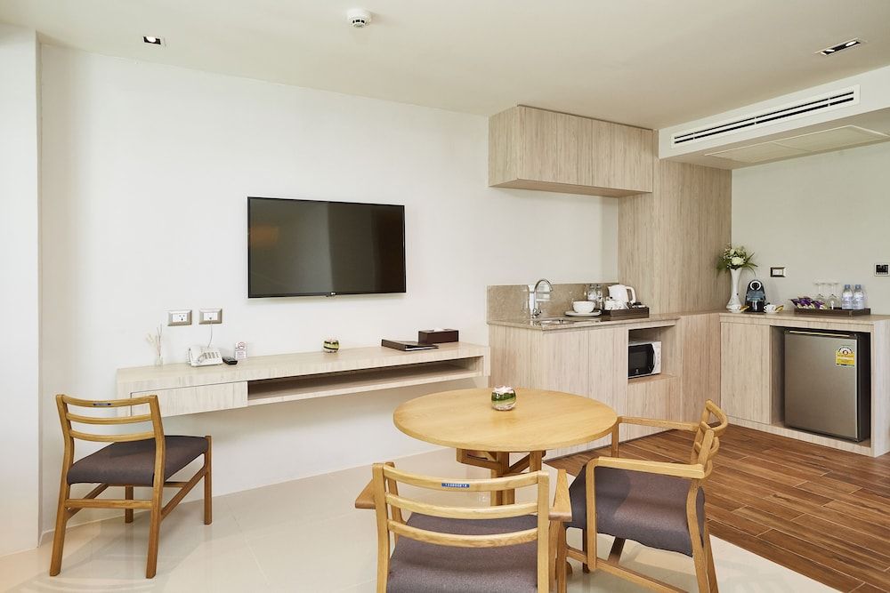 Zand Morada Pattaya Grand Deluxe Pantry 8