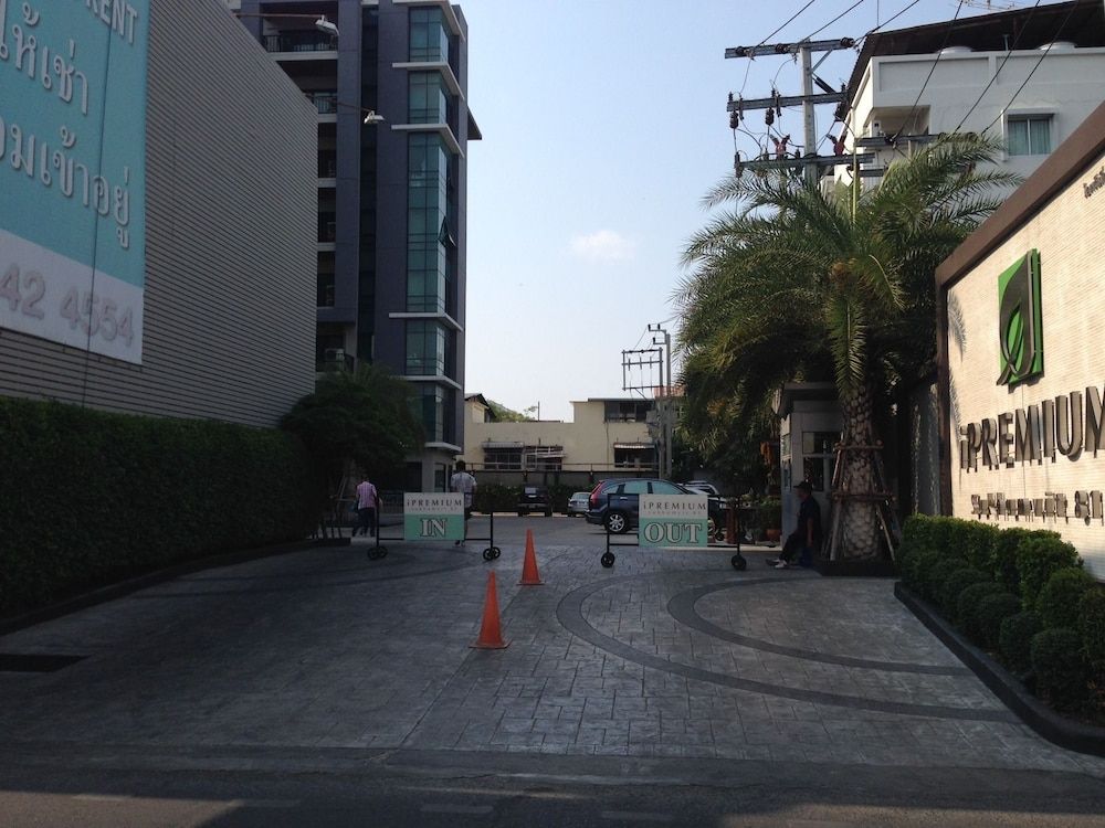 undefined iPREMIUM Sukhumvit 81 2