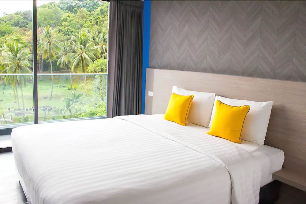 Wake Up Aonang Hotel Deluxe Room 2