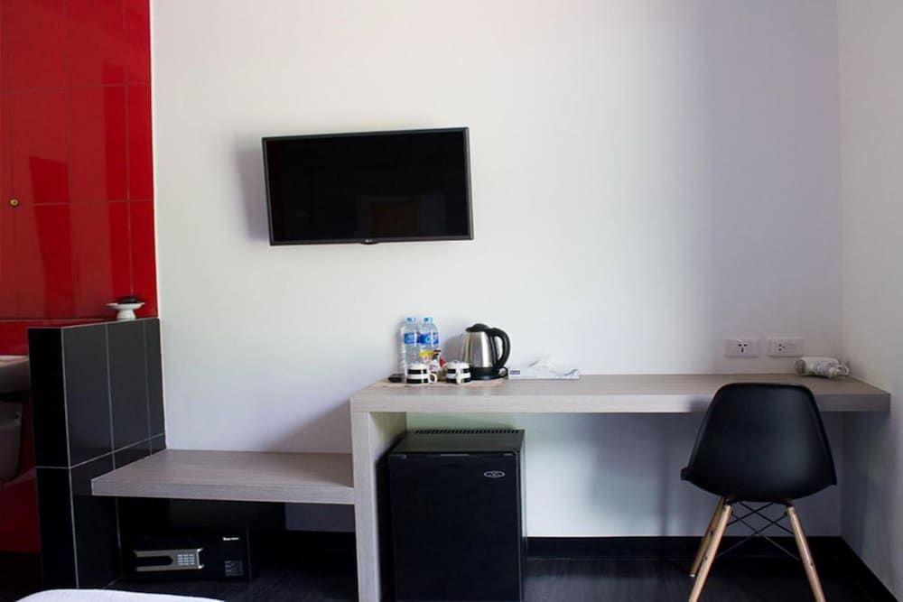 Wake Up Aonang Hotel Deluxe Room 9