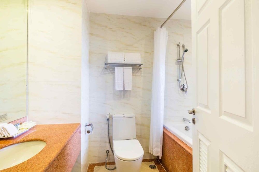 Pattana Sports Resort Hotel Grand Deluxe  King Bed 2