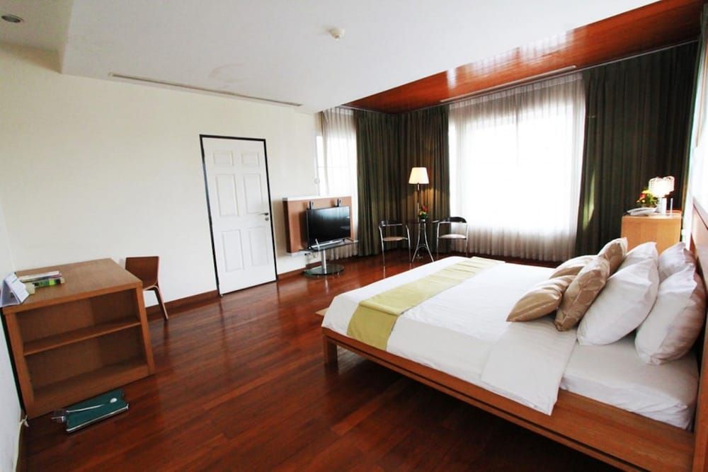 Hotel Executive Suite King Bed