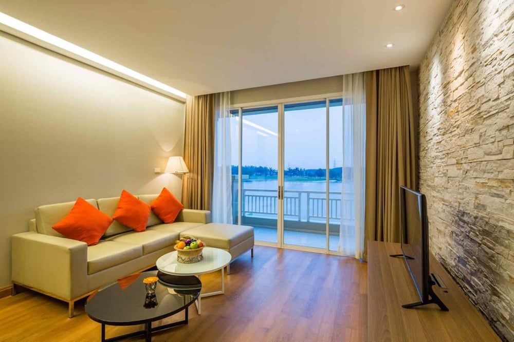 Hotel Grand Deluxe Suite King Bed