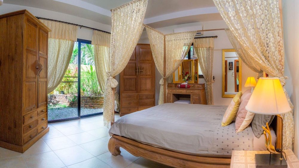 Coconut Paradise Villas Luxury Villa, 5 Bedrooms, Private Pool 3