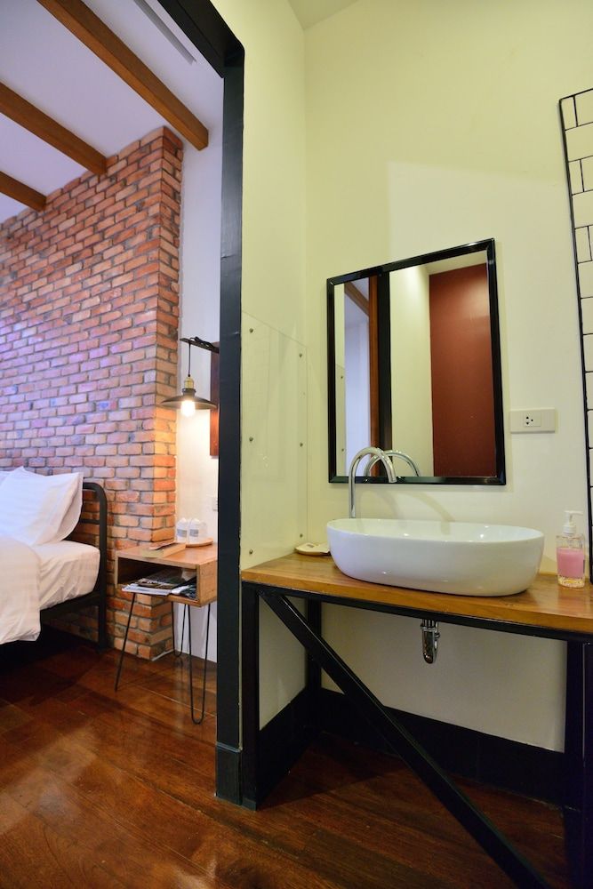 The Rommanee Classic Guesthouse Deluxe Double Room 17