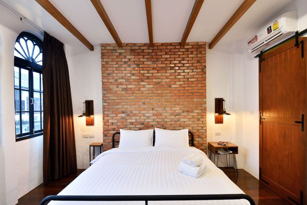 The Rommanee Classic Guesthouse Deluxe Double Room 5