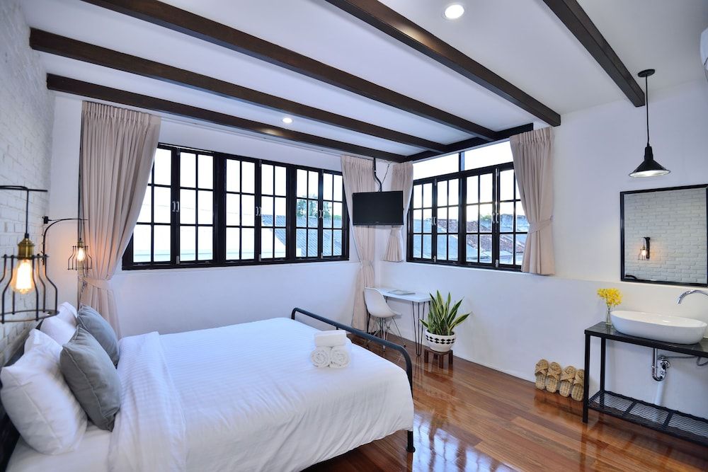 The Rommanee Classic Guesthouse Deluxe Double Room 2