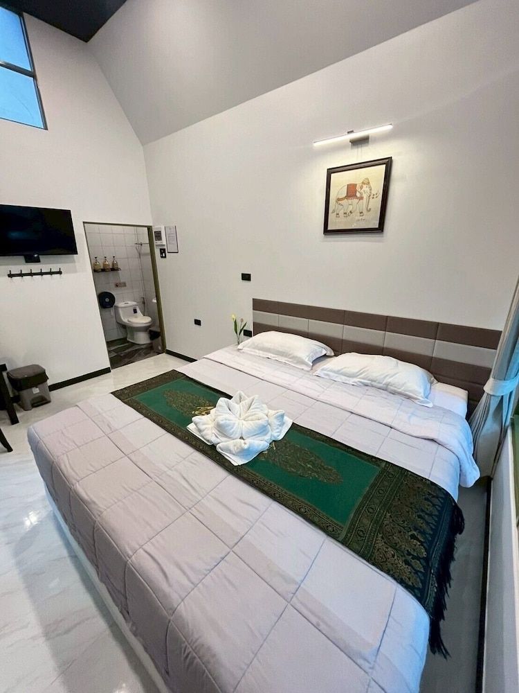 Standard Room, 1 King Bed