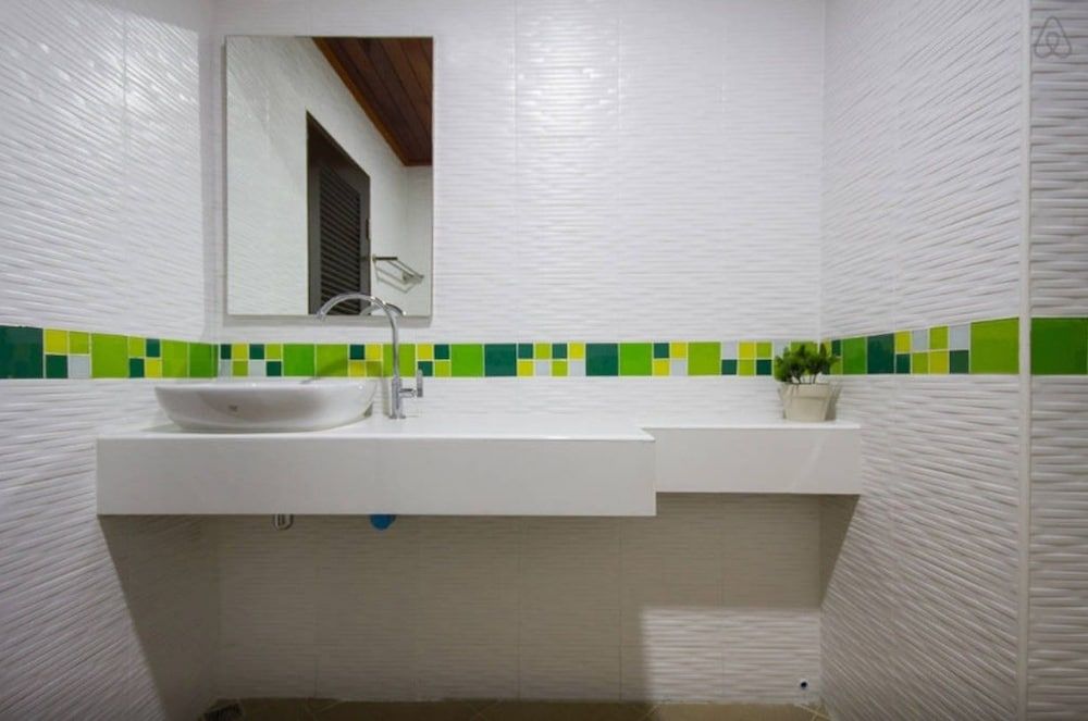 Boone Place Deluxe Twin Room 8