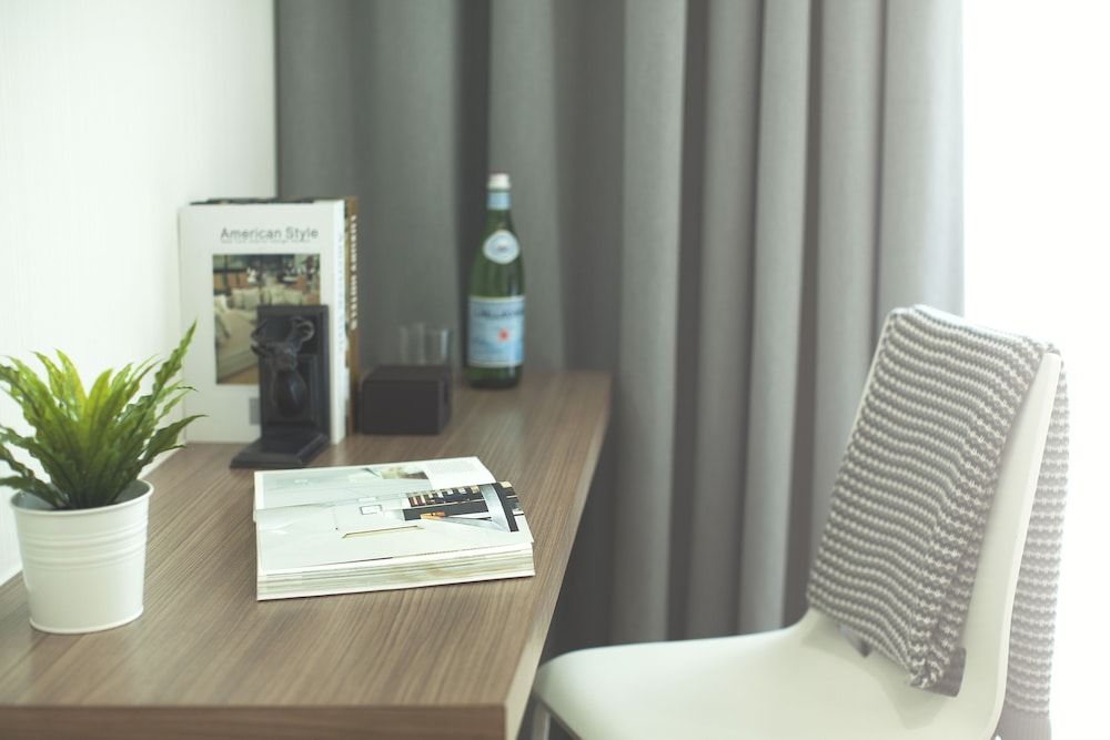 Boone Place Deluxe Twin Room 10