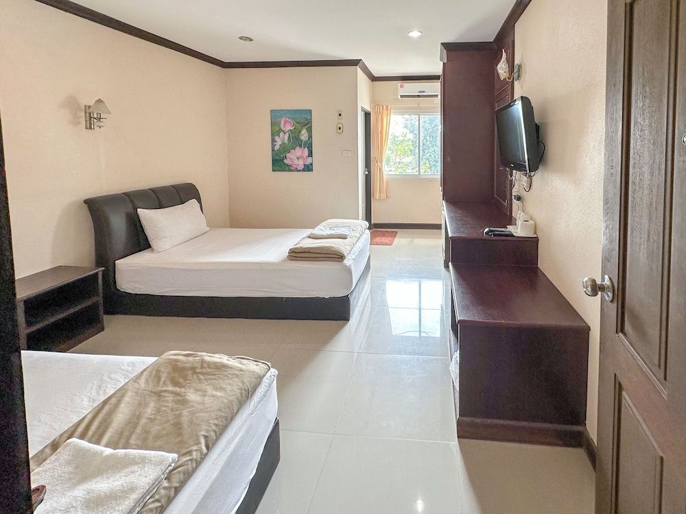 Baiboon Grand Hotel Standard Twin Room 3