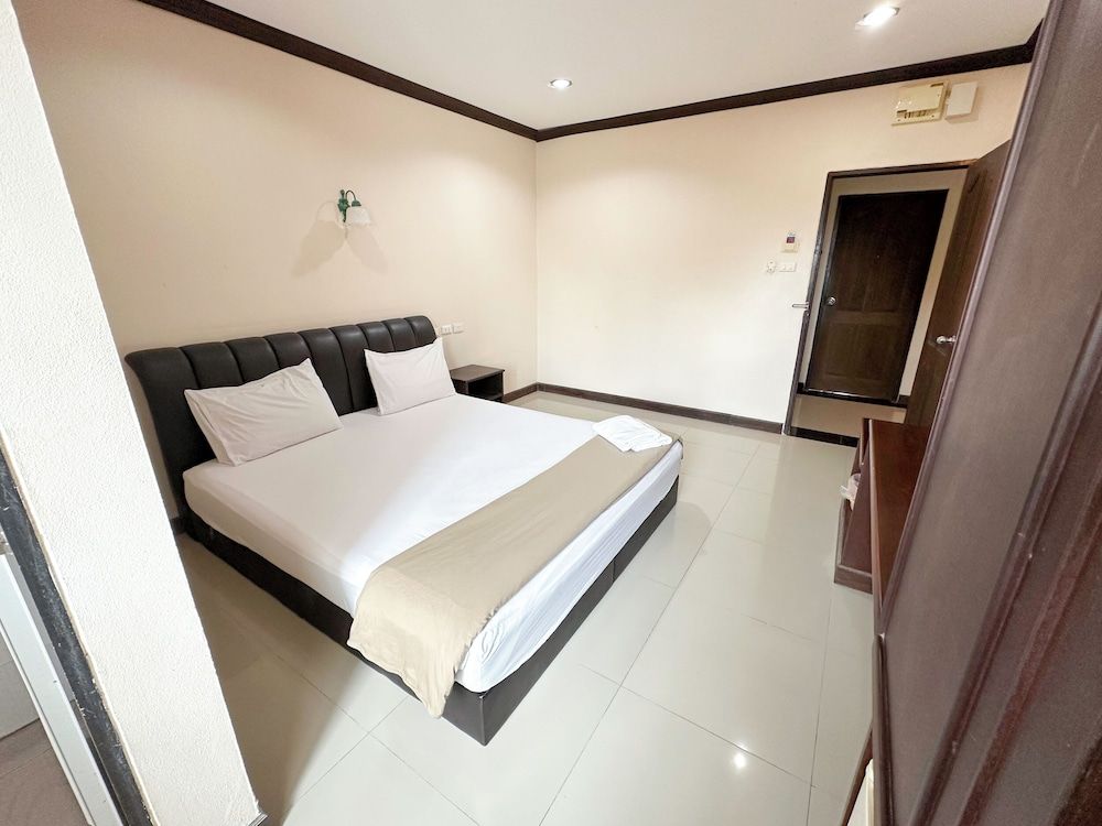 Baiboon Grand Hotel Standard Double Room 3