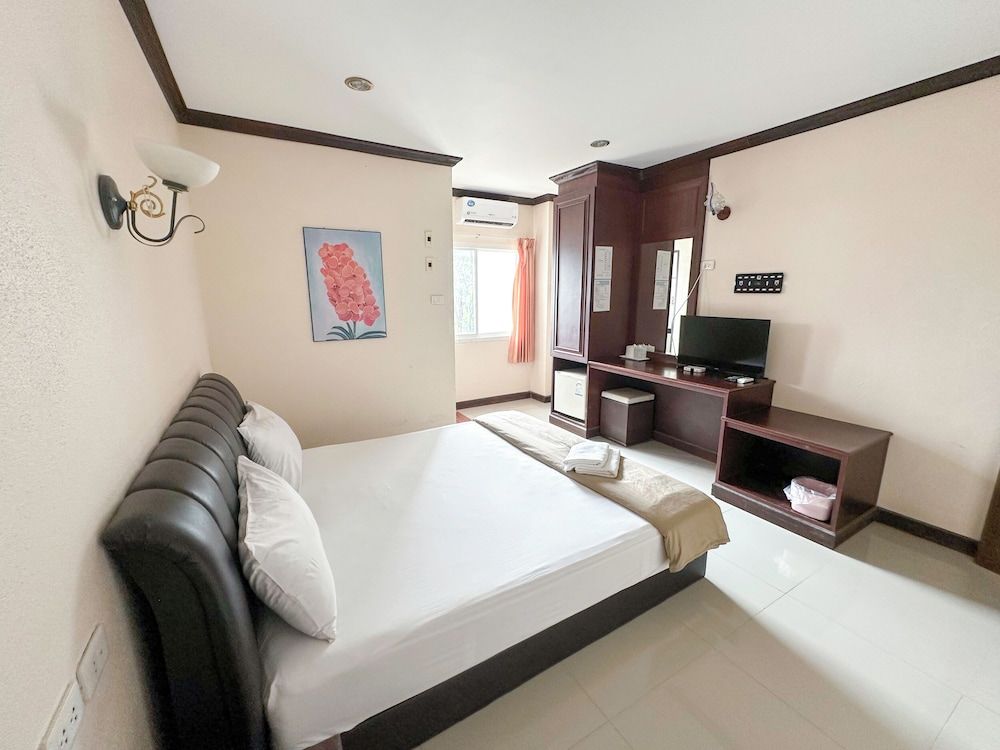 Baiboon Grand Hotel Standard Double Room 2