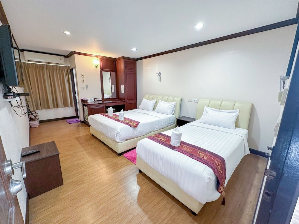 Baiboon Grand Hotel Deluxe Double or Twin Room 5