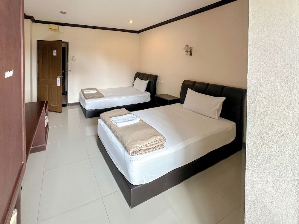 Baiboon Grand Hotel Standard Twin Room 2