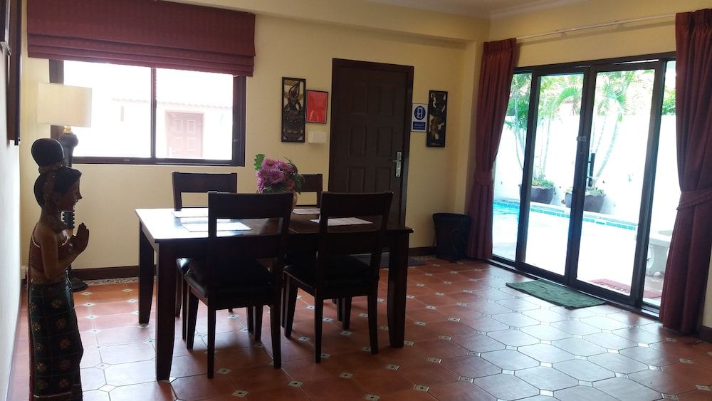 Baan ViewBor Pool Villa 4 Bedrooms Private Pool Villa 8