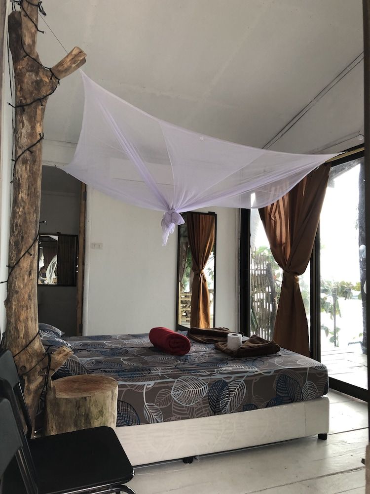 Haad Chao Phao Resort Deluxe Bungalow, 1 King Bed, Ocean View 13