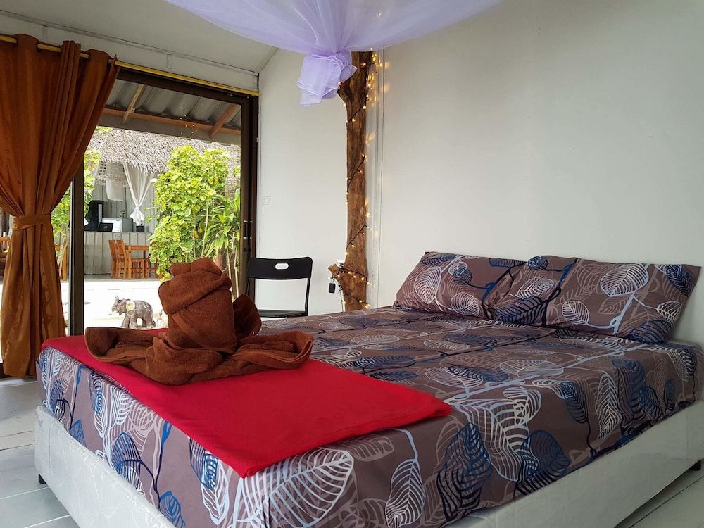 Haad Chao Phao Resort Deluxe Bungalow, 1 King Bed, Ocean View 4