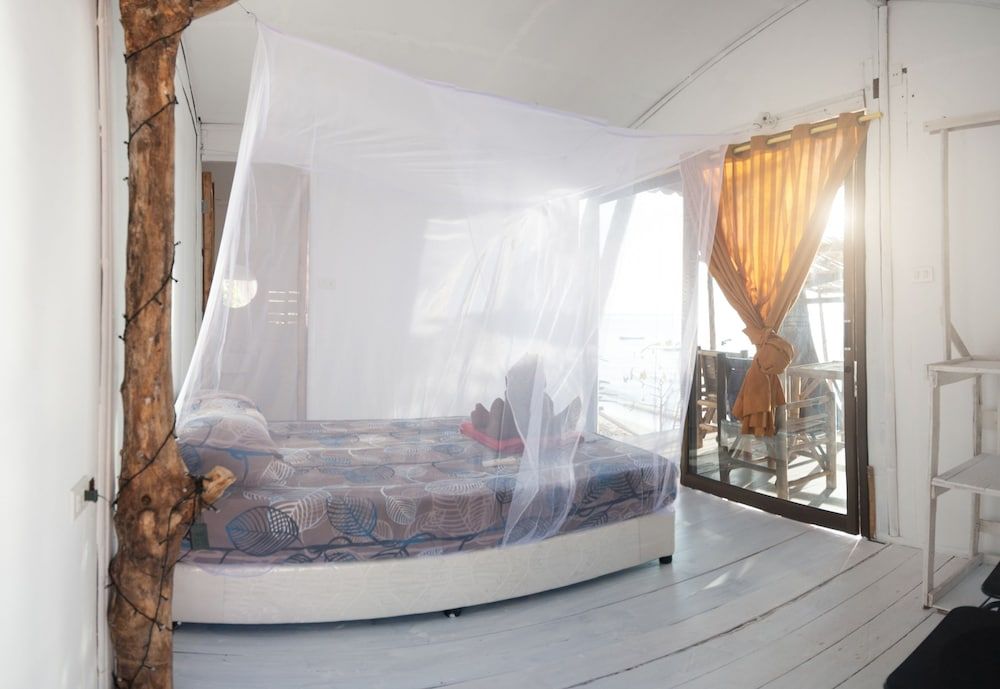 Haad Chao Phao Resort Deluxe Bungalow, 1 King Bed, Ocean View 3