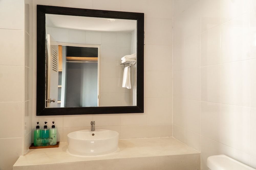 Get Zleep Premium Budget Hotel Standard Loft (Twin Bed) 13