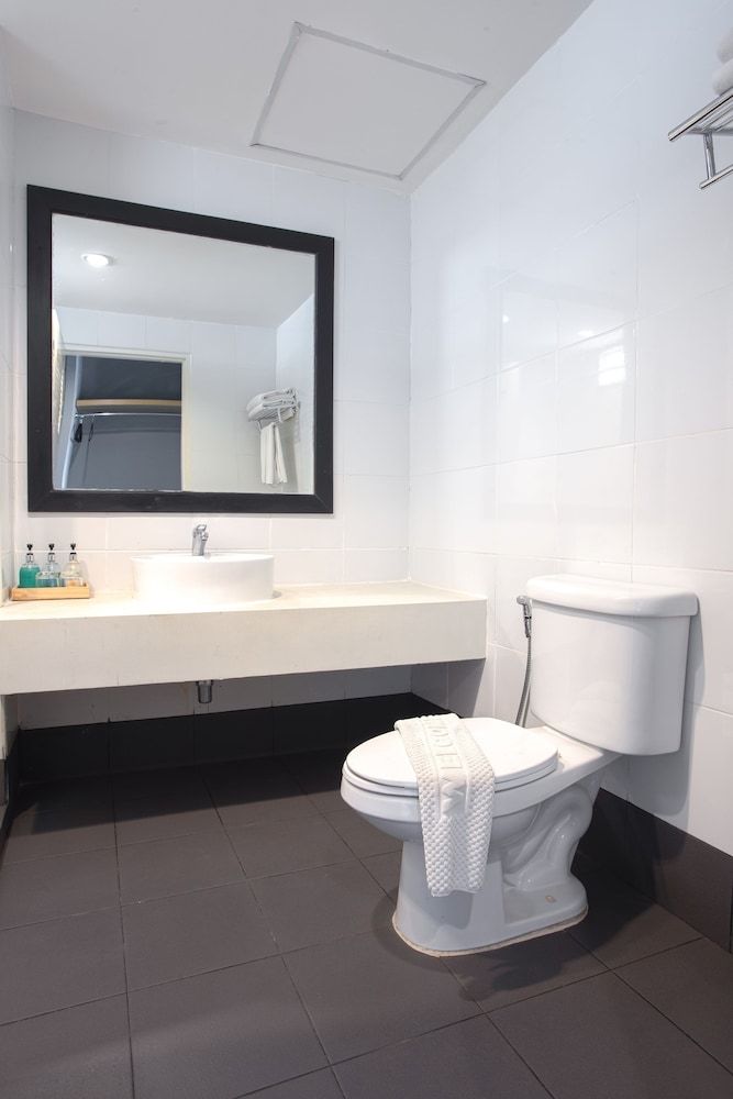 Get Zleep Premium Budget Hotel Standard Loft (Twin Bed) 12