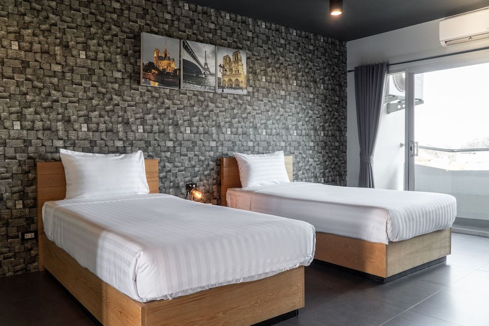 Get Zleep Premium Budget Hotel Standard Loft (Twin Bed) 6