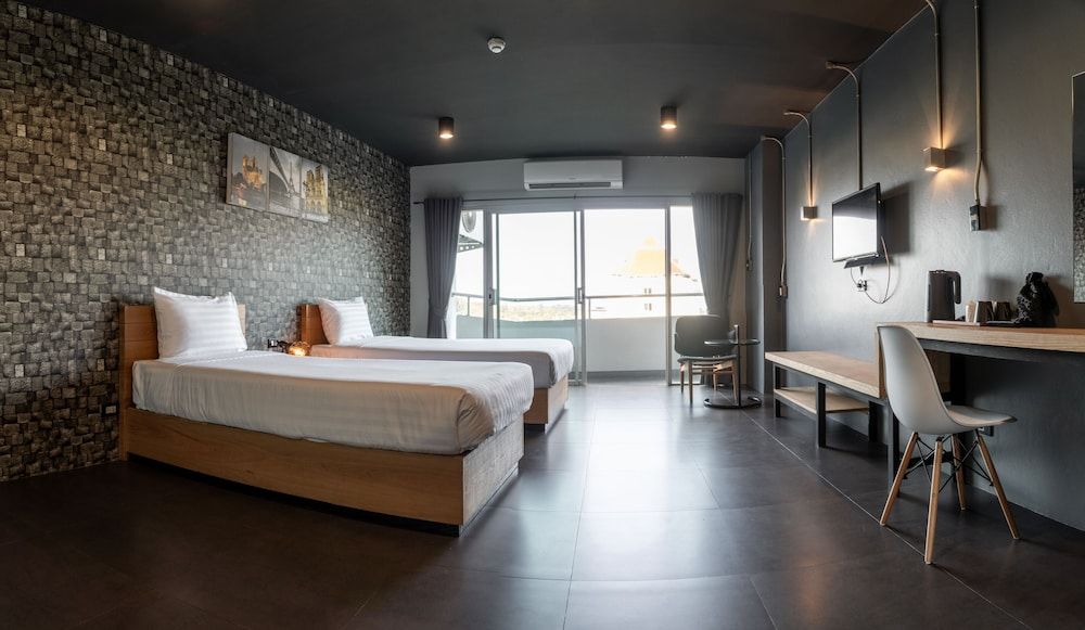 Get Zleep Premium Budget Hotel Standard Loft (Twin Bed) 8