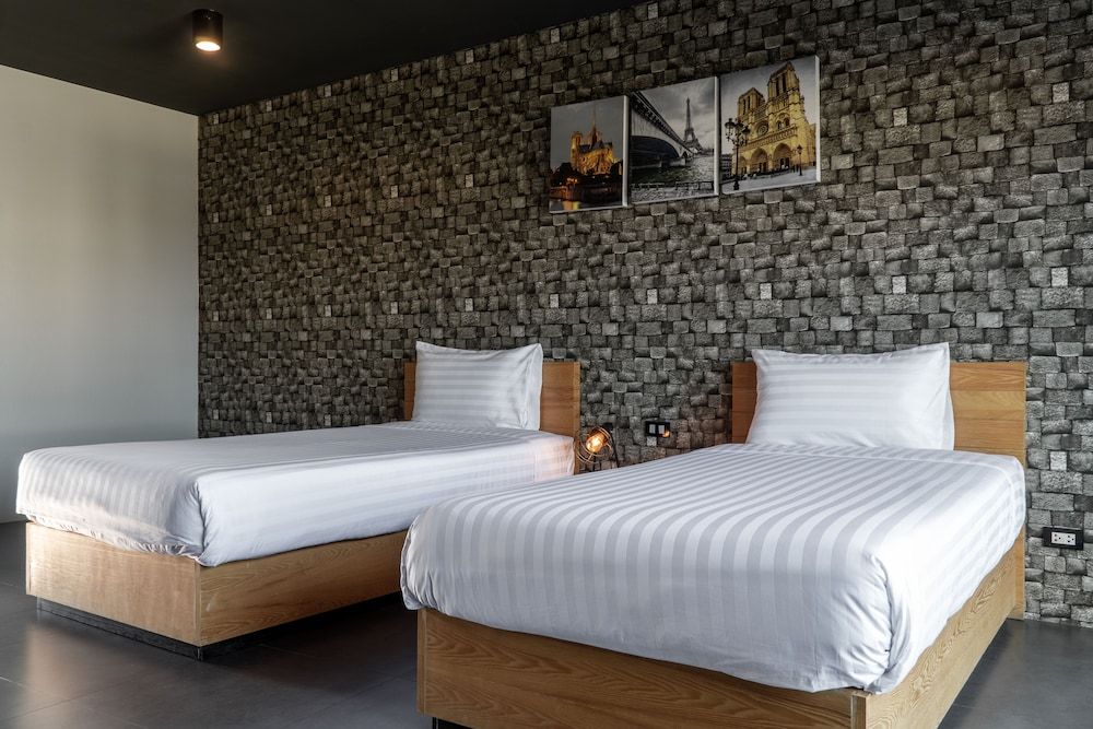 Get Zleep Premium Budget Hotel Standard Loft (Twin Bed) 5