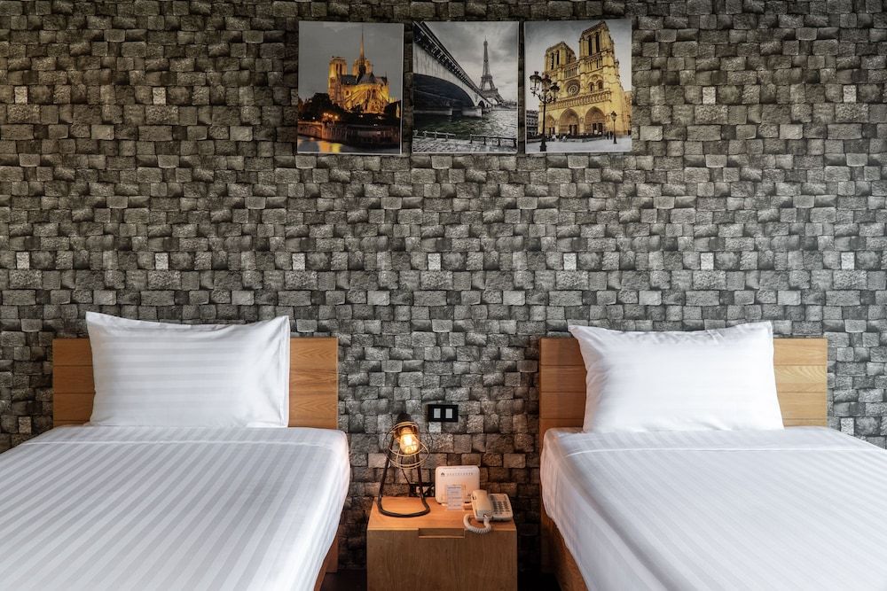 Get Zleep Premium Budget Hotel Standard Loft (Twin Bed) 4