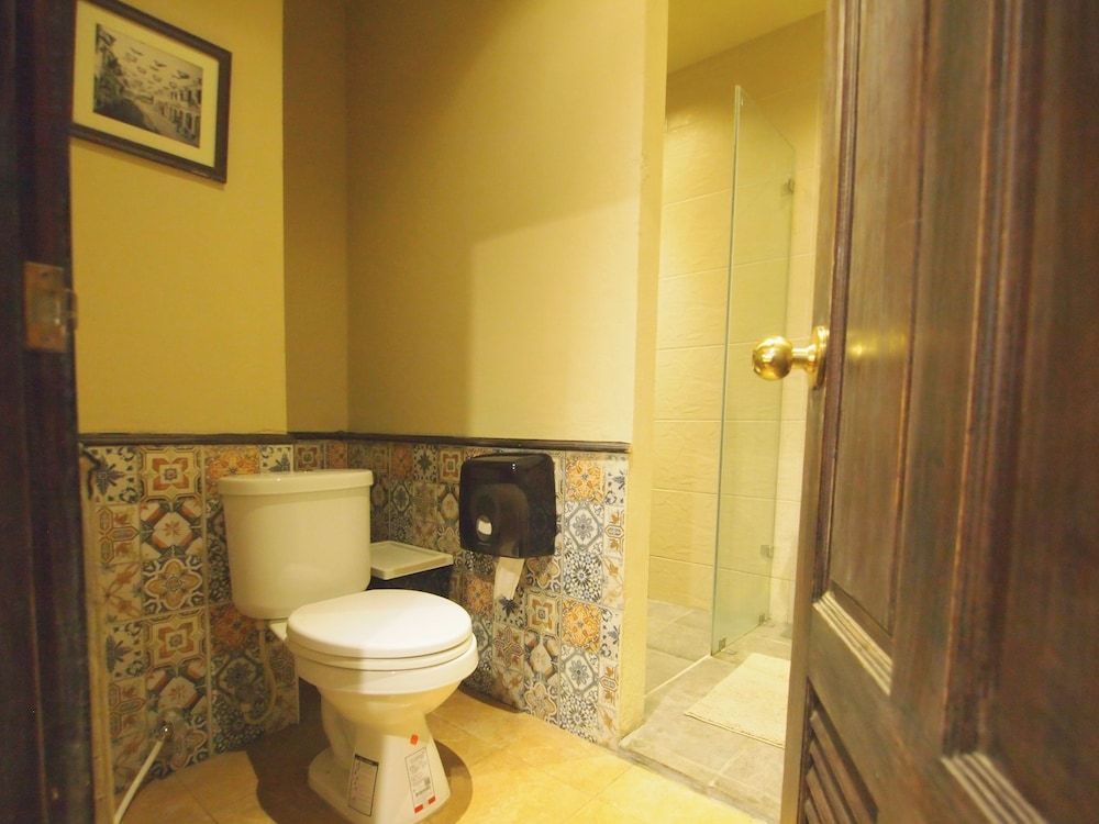 Niras Bankoc Cultural Hostel 6 Bed Mixed Dorm 4