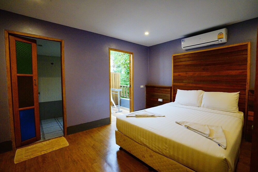 undefined Apple Beachfront Resort 4