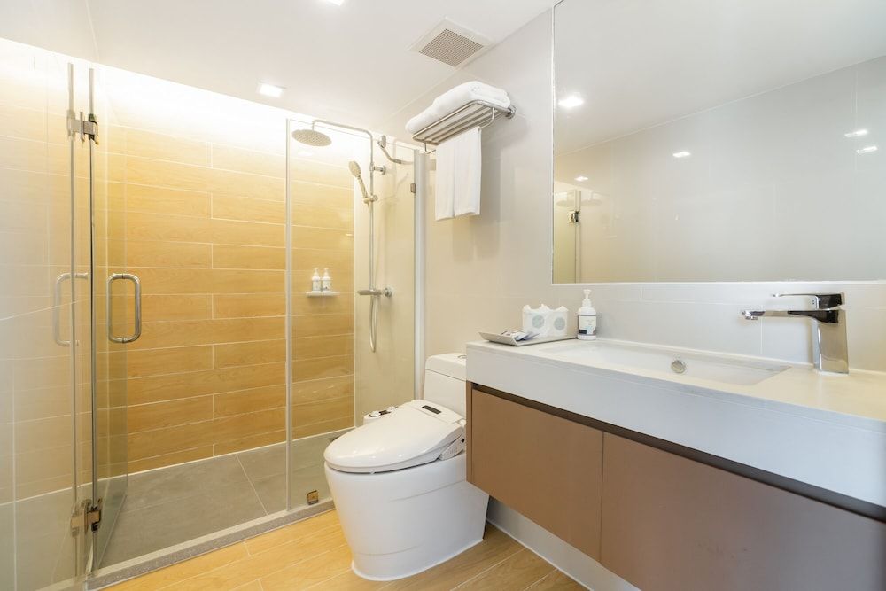 Aster Hotel and Residence New Deluxe Room 6