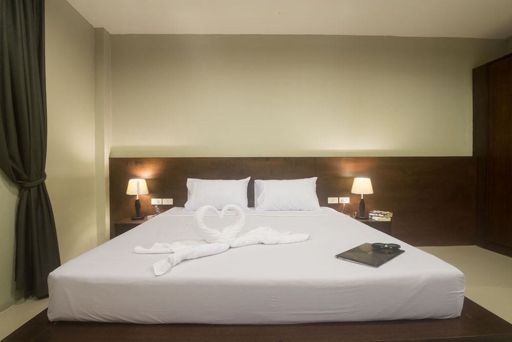 Green Leaf Hostel Economy Room, 1 King Bed, Non Smoking, No Windows 3