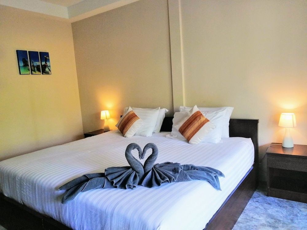 Naiharn Beach Resort Deluxe Room 4