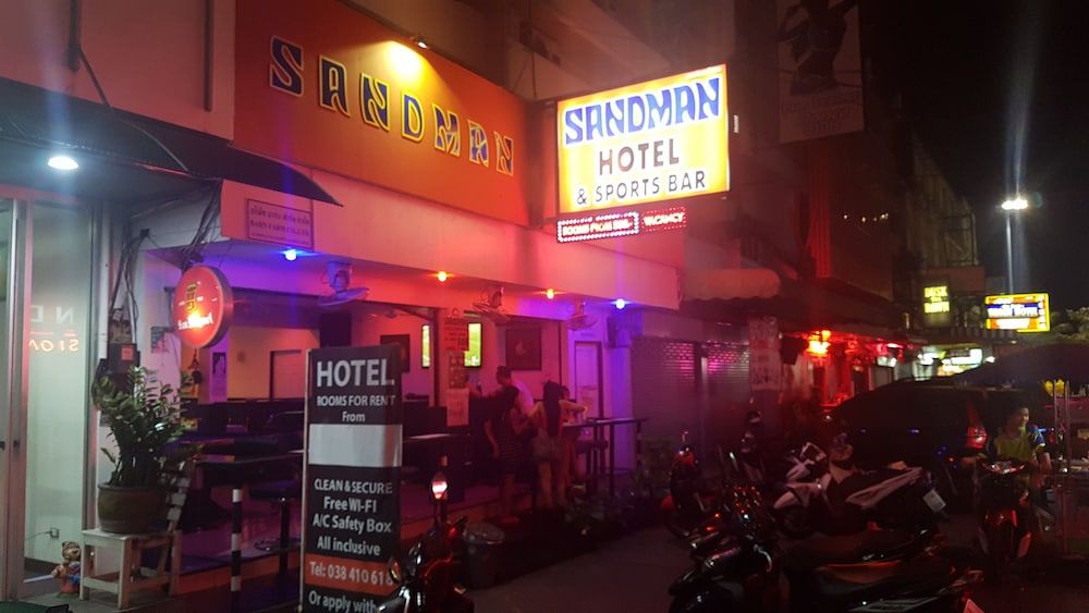 undefined Sandman hotel and Sports bar 4